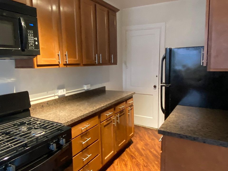 1st image of 7 Ashland Ave APT 305