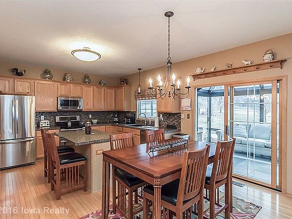3rd image of 7401 Dakota Cir