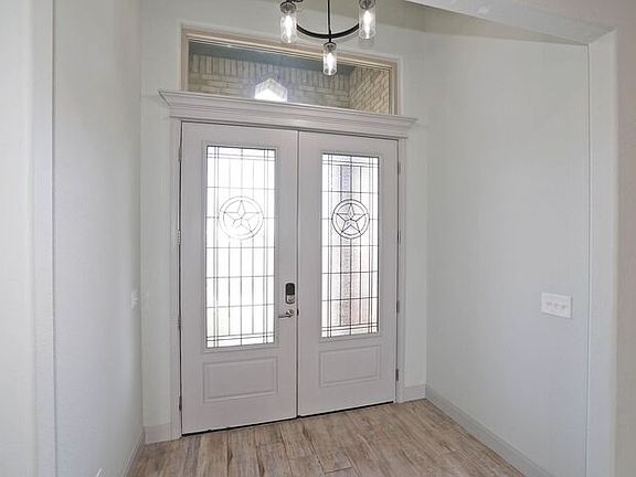 2nd image of 2801 Knoll Dr