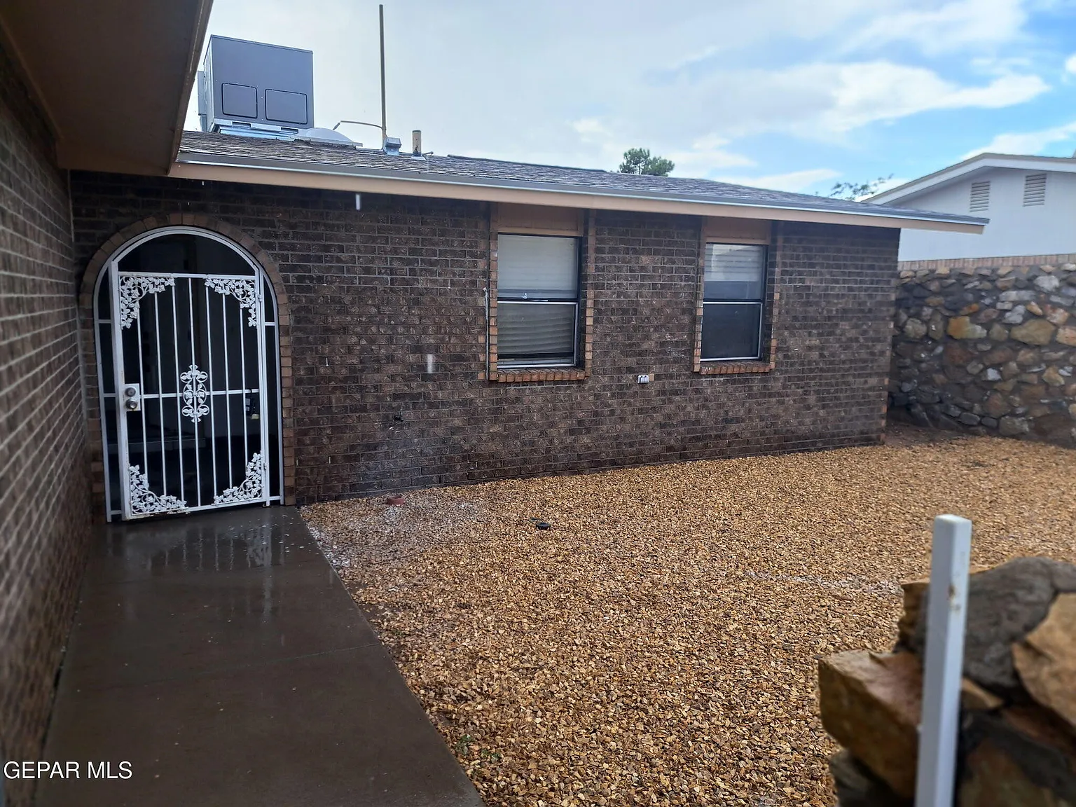 4 bed, 2.0 bath, 1316 sqft, $1,695 — Photo 2