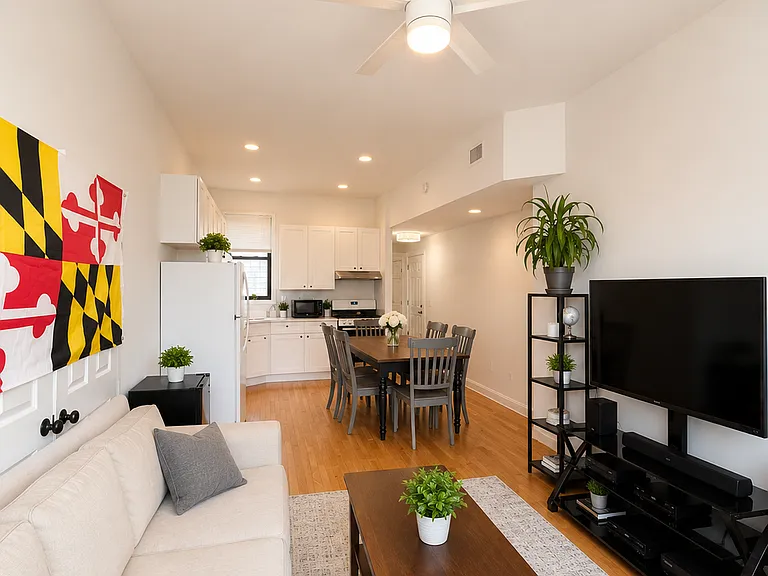944 N Orleans St #301 — Photo 5