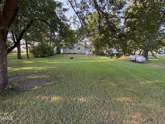 2nd image of 516 2nd St N