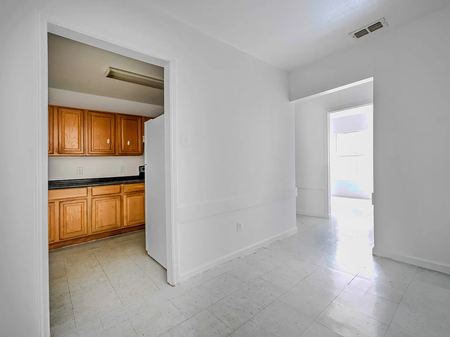 2 bed, 900 sqft, $975 — Photo 2