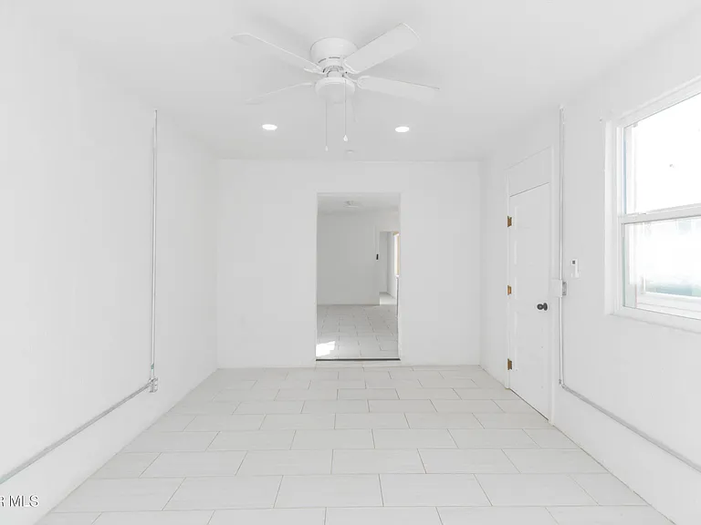 916 S Tays St #4 — Photo 3
