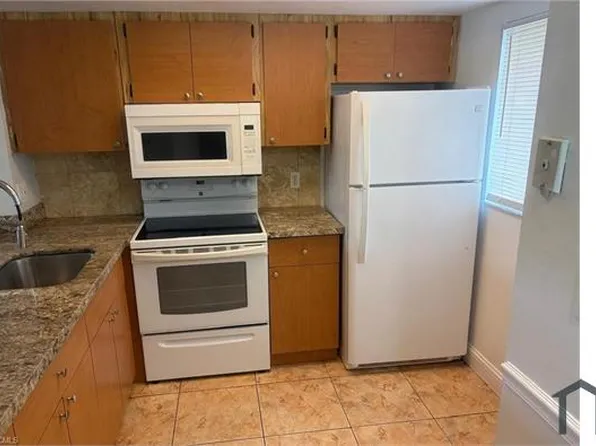 2700 Park Windsor Dr APT 713, Fort Myers, FL 33901
