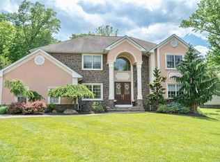 8 Seely St, Fairfield, NJ 07004