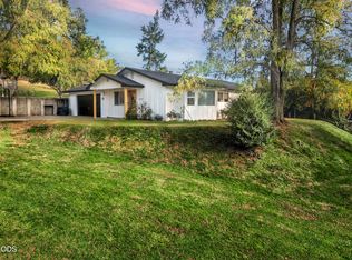 1105 NE Beacon Dr, Grants Pass, OR 97526