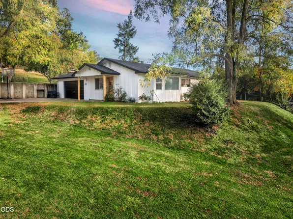 1105 NE Beacon Dr, Grants Pass, OR 97526