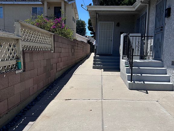 2nd image of 211 N Grand Ave
