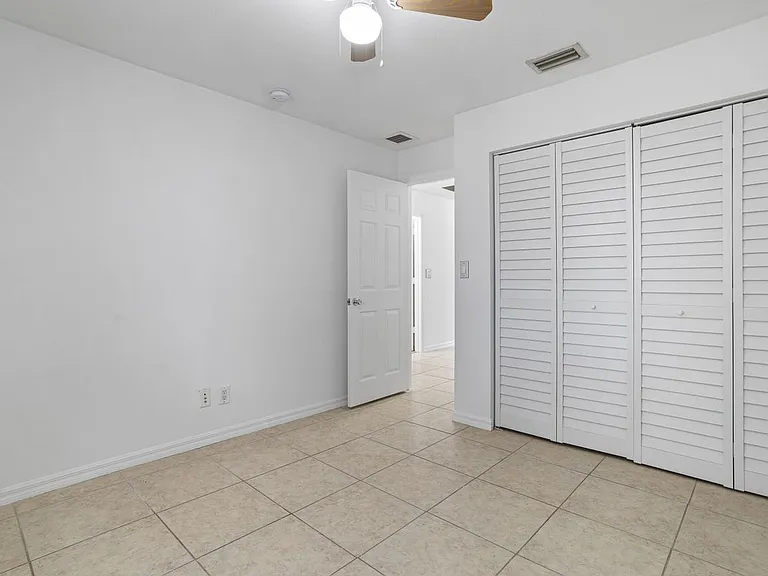 330 SW 2nd Ave #3 — Photo 30