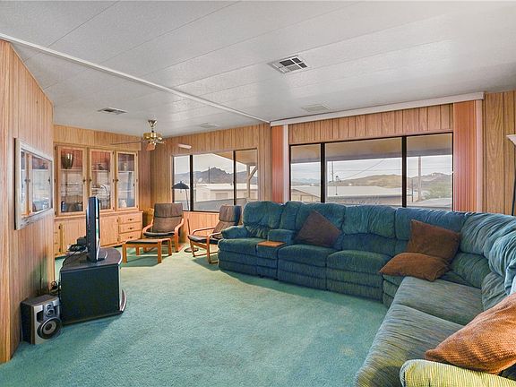 4th image of 810 Swan Drive