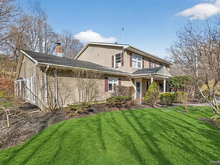 155 Roselawn Rd — Photo 2