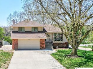 15831 Valley St, Omaha, NE 68130