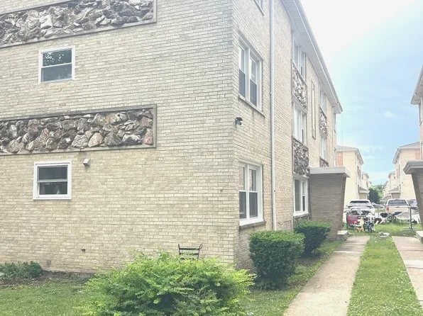 5214 N Potawatomie Ave, Chicago, IL 60656