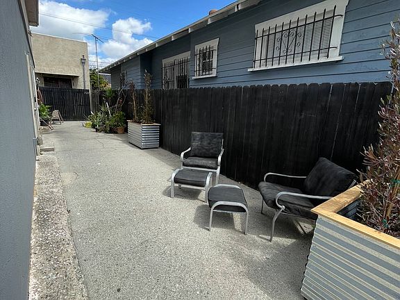 3rd image of 725 W 42nd Pl #4