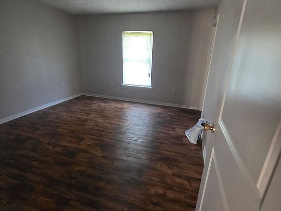 5th image of 2321 Robin Rd