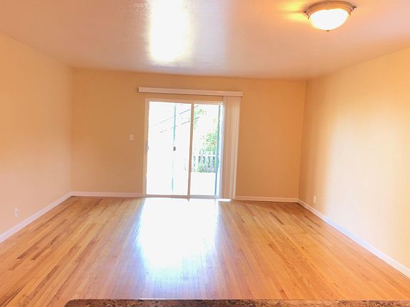 5th image of 2591 Maywood Dr