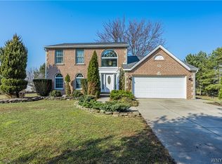 4531 Candlewood Dr, Lockport, NY 14094