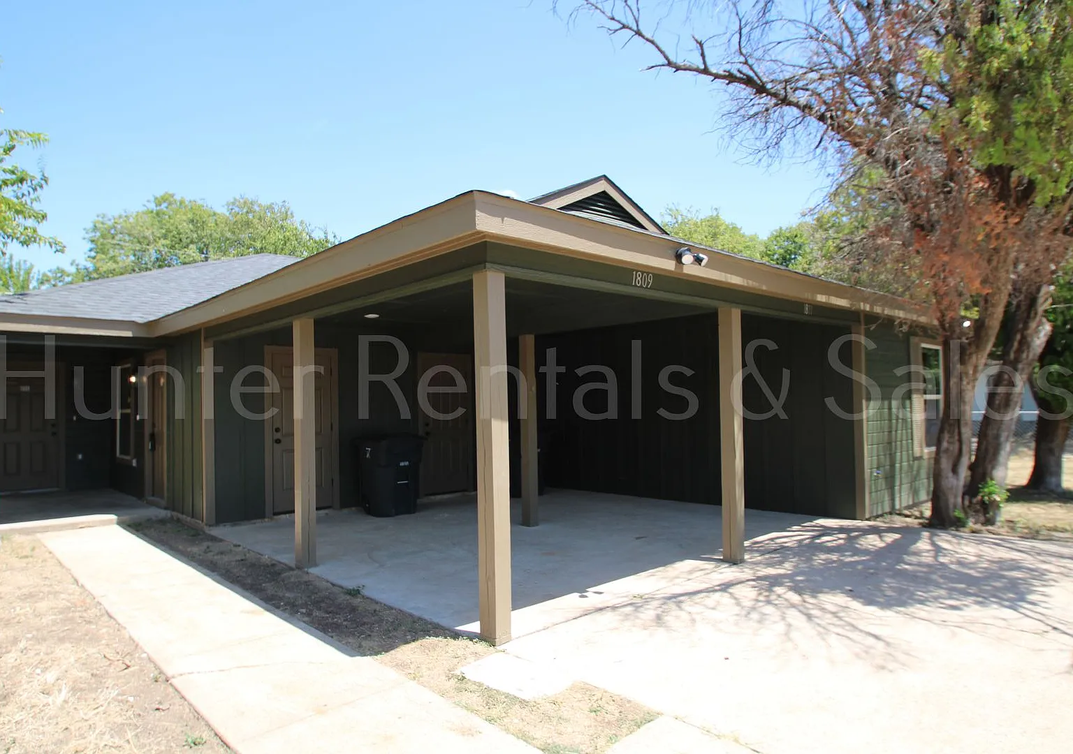 Newly Renovated 2-Bedroom Duplex — Photo 2