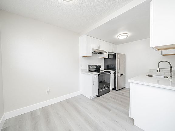 4th image of 3285 Delaware St #102