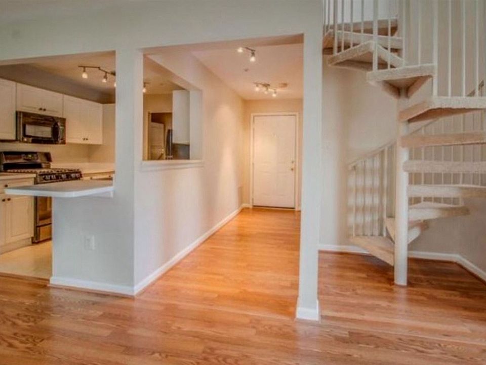 1st image of 10012 Vanderbilt Cir APT 12