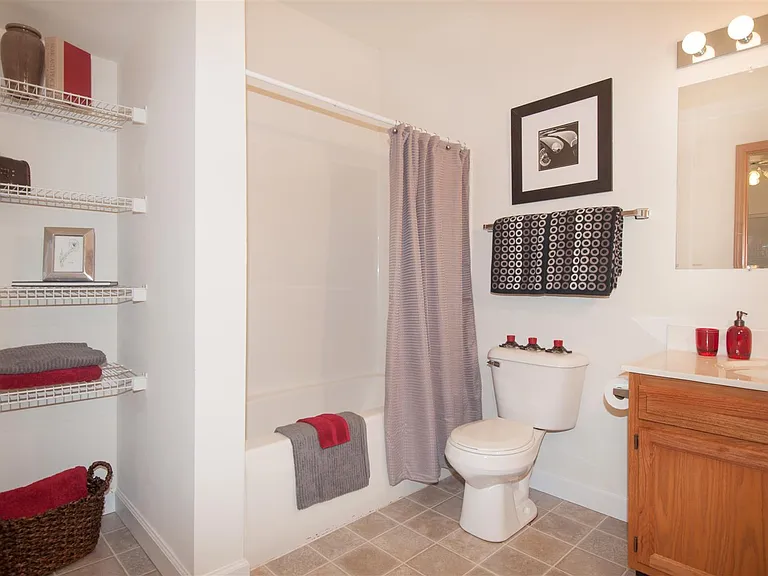 203 N Gregory St — Photo 7
