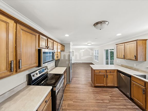 3rd image of 982 Acadia Ct