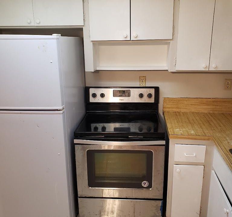1st image of 2527 NE 182nd St #2527