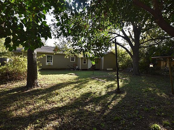 5th image of 1009 E Walnut St
