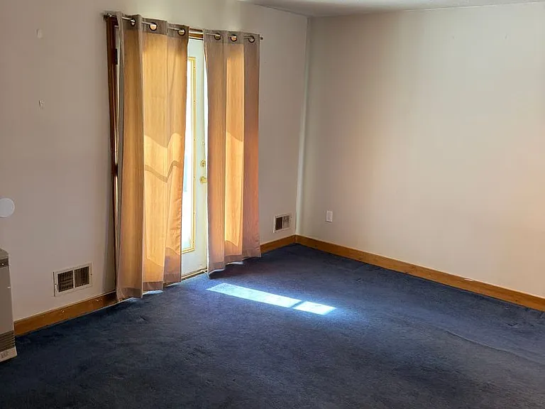 Town Edge Apartments — Photo 9