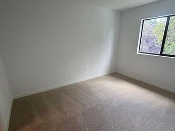4th image of 4844 Dillion St