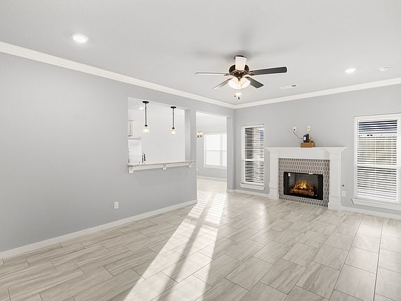 2nd image of 410 Peach Ave