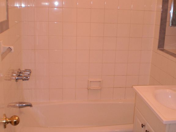 3rd image of 19 Grace Ct APT 1B