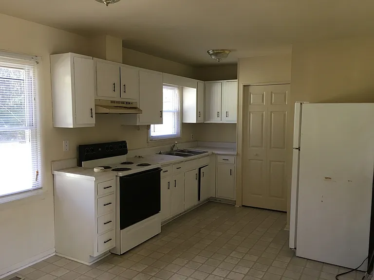 4107 Morningside Dr — Photo 2