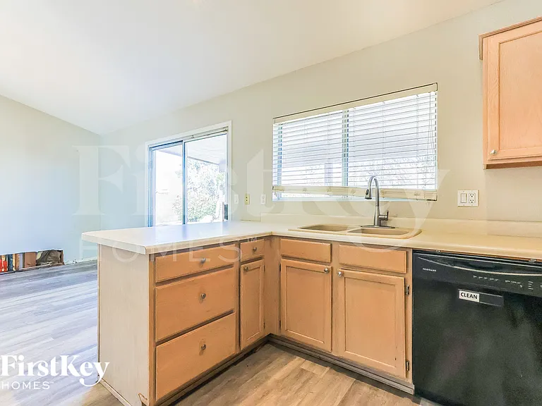 1380 W Gary Dr — Photo 6