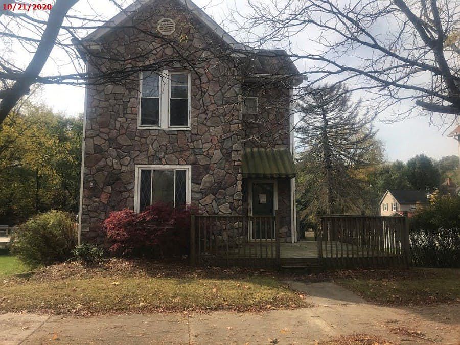 1st image of 740 E Maiden St