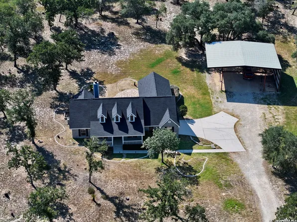 123 Scenic Oak Dr, Floresville, TX 78114