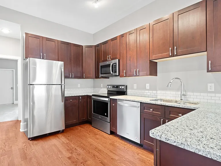 761 Oak St — Photo 4