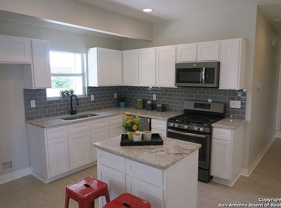 5th image of 1122 W Craig Pl