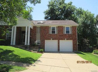 714 Oak Hall Ln, Ballwin, MO 63021