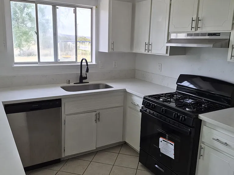 20824 Melville Dr — Photo 3