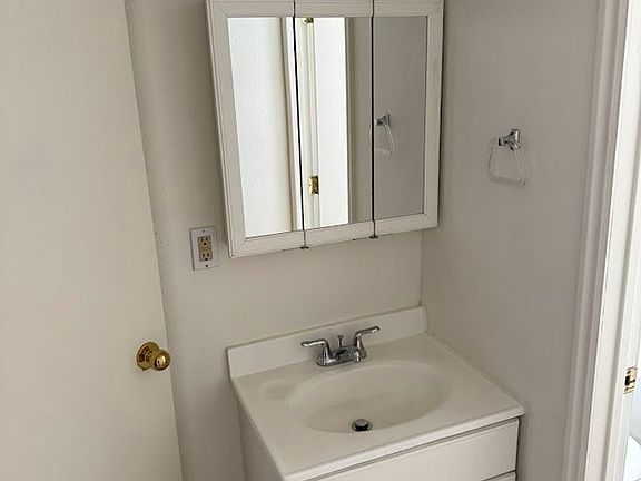 5th image of 927 S 1635 W