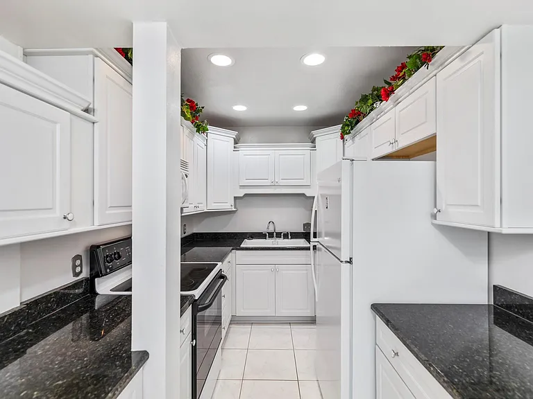 2601 Bellefontaine St #C104 — Photo 12