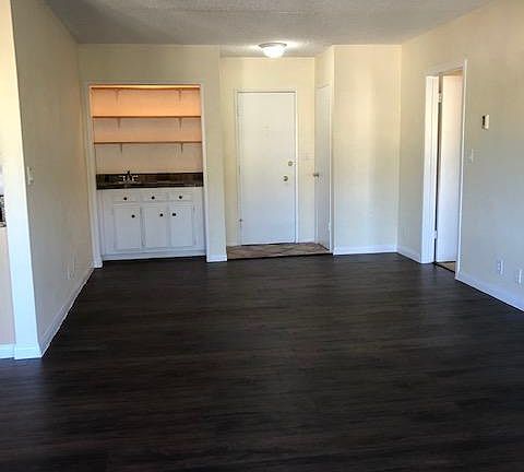 5th image of 705 Westmount Dr APT 302