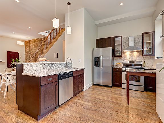 2nd image of 900 Lafayette Ave #2