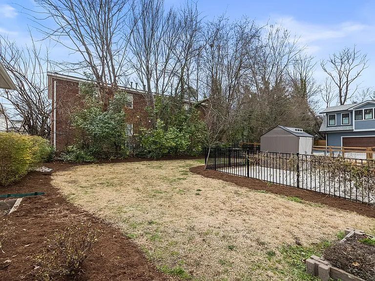 917 S Blount St S — Photo 41