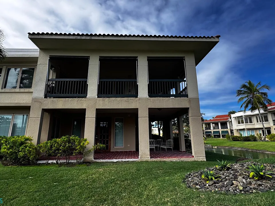 693 Lakeside Vlg #J-4