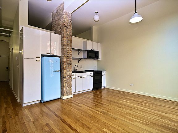 3rd image of 1422 N Milwaukee Ave Unit 310