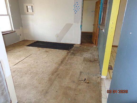 3rd image of 1033 Dutchtown Rd