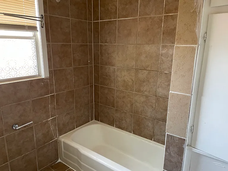 5504 Manor Rd — Photo 36